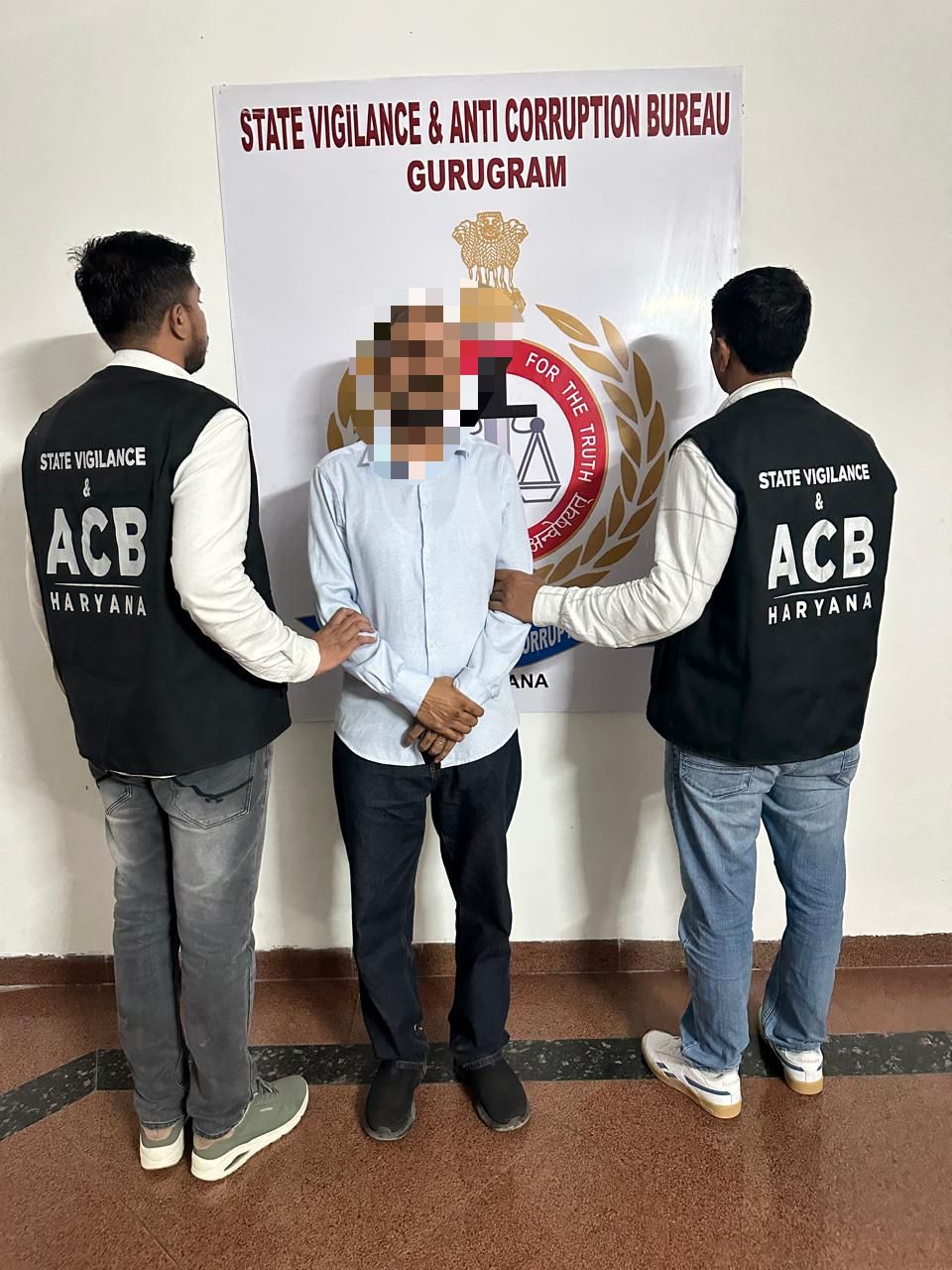 गुरुग्राम में एसीबी द्वारा गिरफ्तार भ्रष्टाचार का आरोपी गुरुग्राम में एसीबी द्वारा गिरफ्तार भ्रष्टाचार का आरोपी