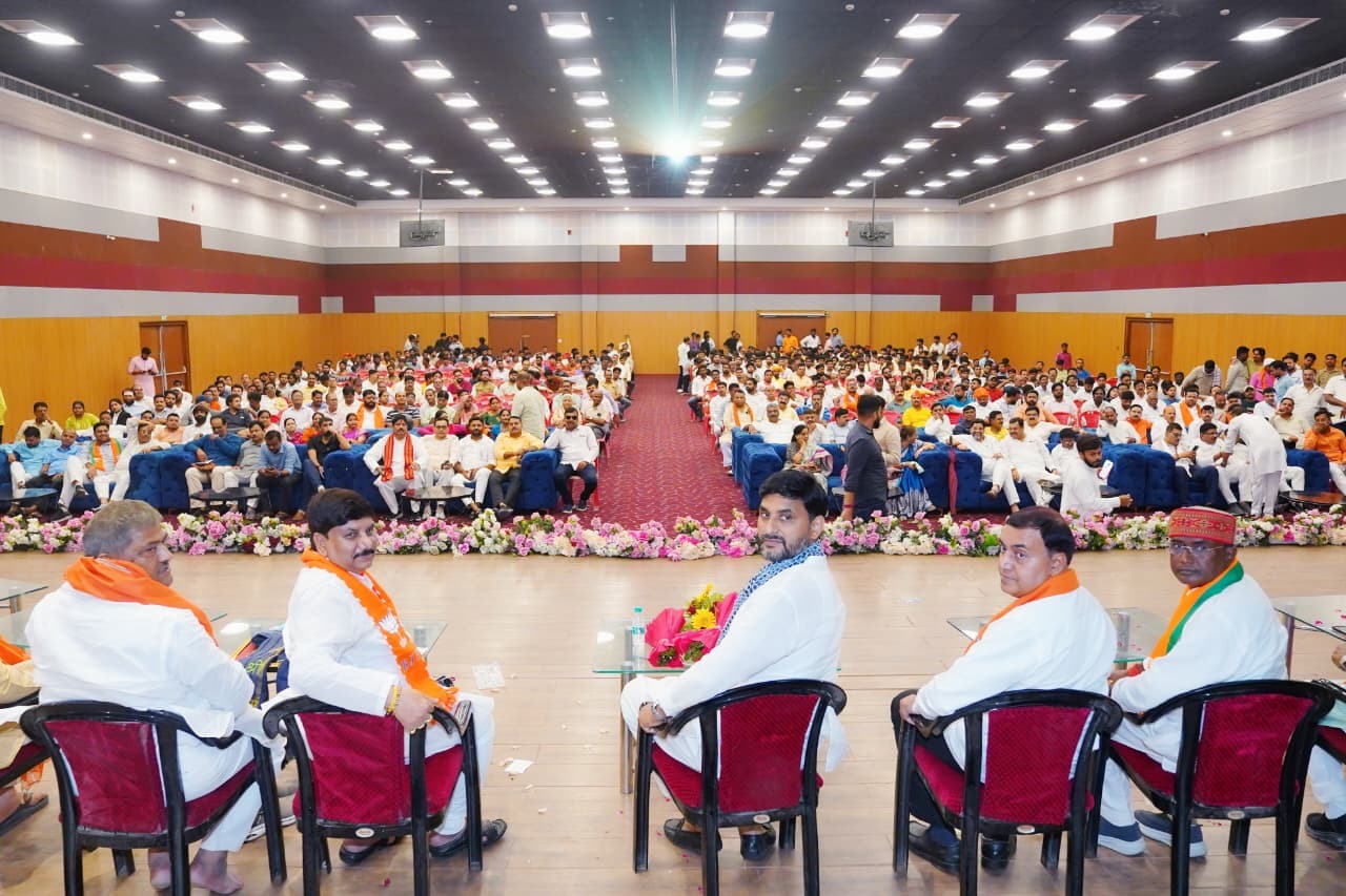 छात्र सम्मेलन में नीरज सिंह