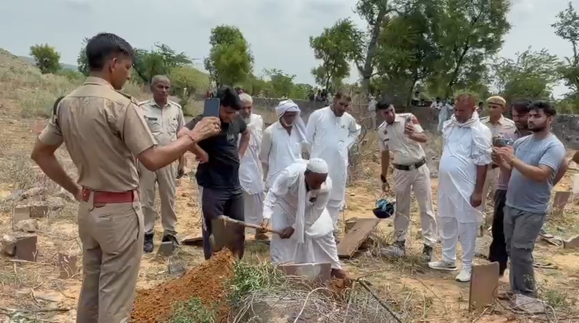 मार्च को नवजात की तबीयत बिगड़ने के बाद उसकी मौत हो गई। मार्च को नवजात की तबीयत बिगड़ने के बाद उसकी मौत हो गई।