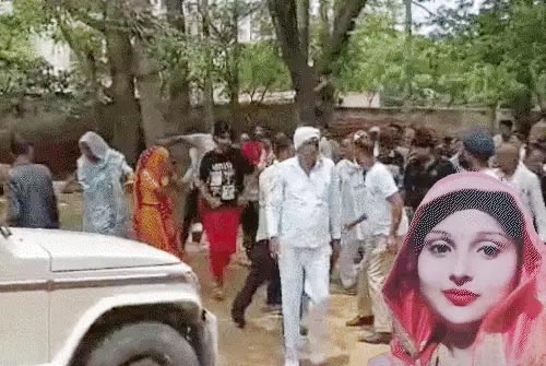 अस्पताल में भगदड़ का दृश्य। इनसेट में मृतका का फोटो अस्पताल में भगदड़ का दृश्य। इनसेट में मृतका का फोटो
