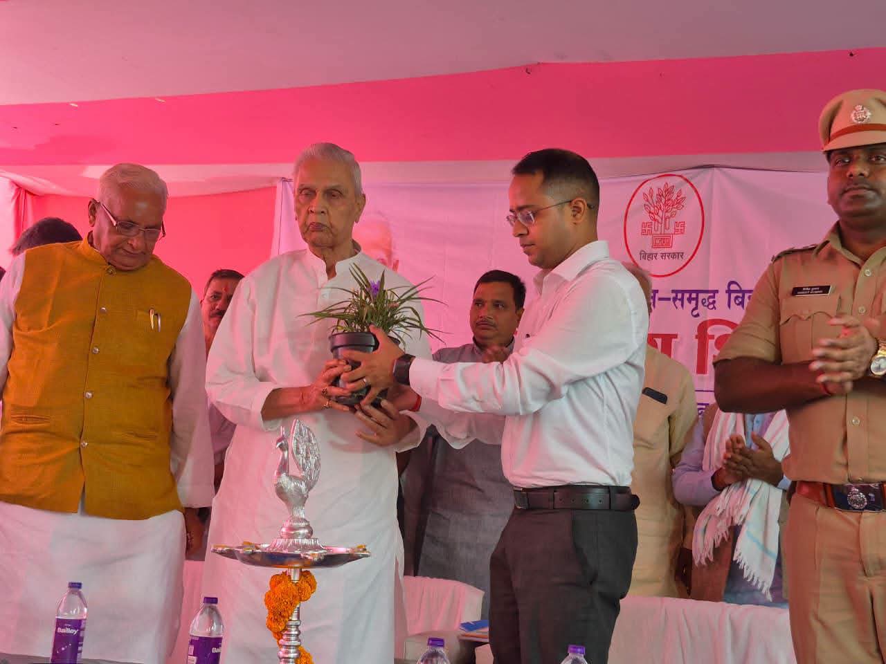 सोनपुर में उप मुख्यमंत्री बिजेन्द्र यादव ने सहयोग शिविर में सुनीं जन-समस्याएं