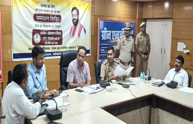 नशा मुक्त भारत अभियान तथा नार्कोड की बैठक लेते एडीसी तरुण कुमार पावरिया।