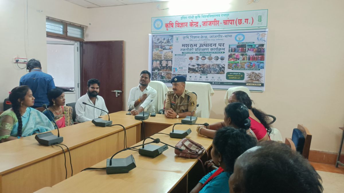 पैरा से मशरूम की खेती बनेगी युवाओं के रोजगार की नई राह, जांजगीर-चांपा में तीन दिवसीय प्रशिक्षण शुरू : एसपी विजय कुमार पाण्डेय