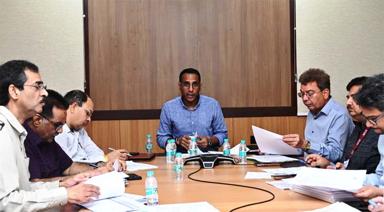 लोक निर्माण विभाग और रेलवे के अधिकारियों की बैठक