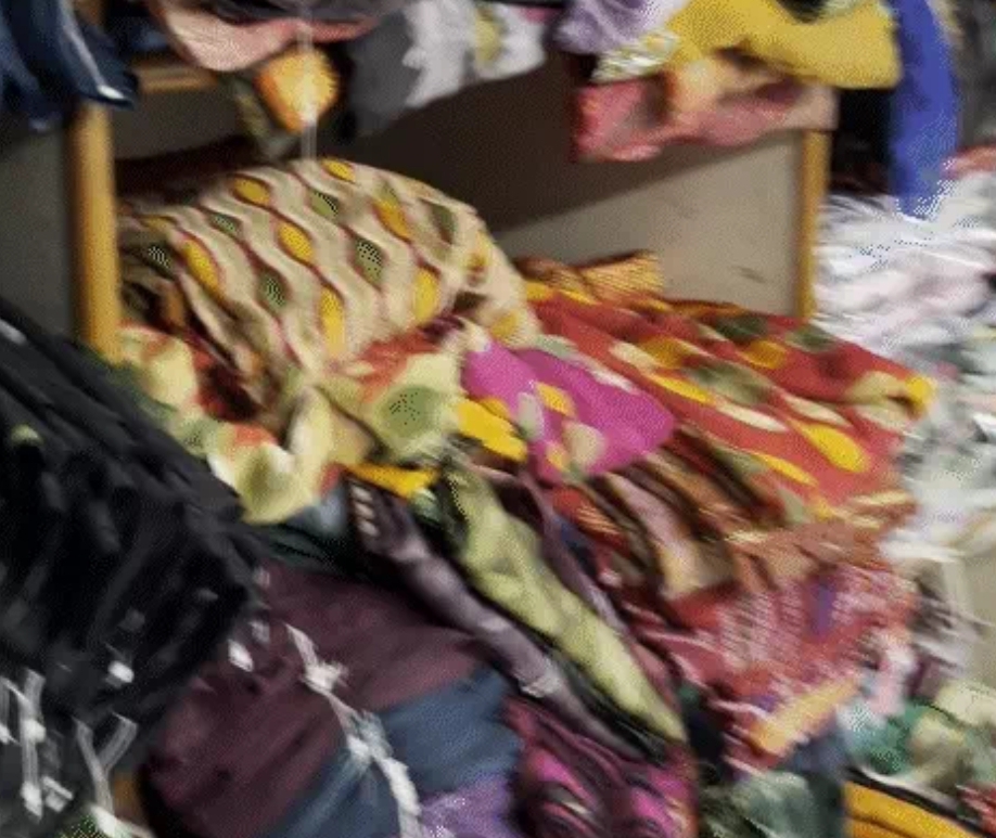 बारिश से साड़ियों को नुकशान
