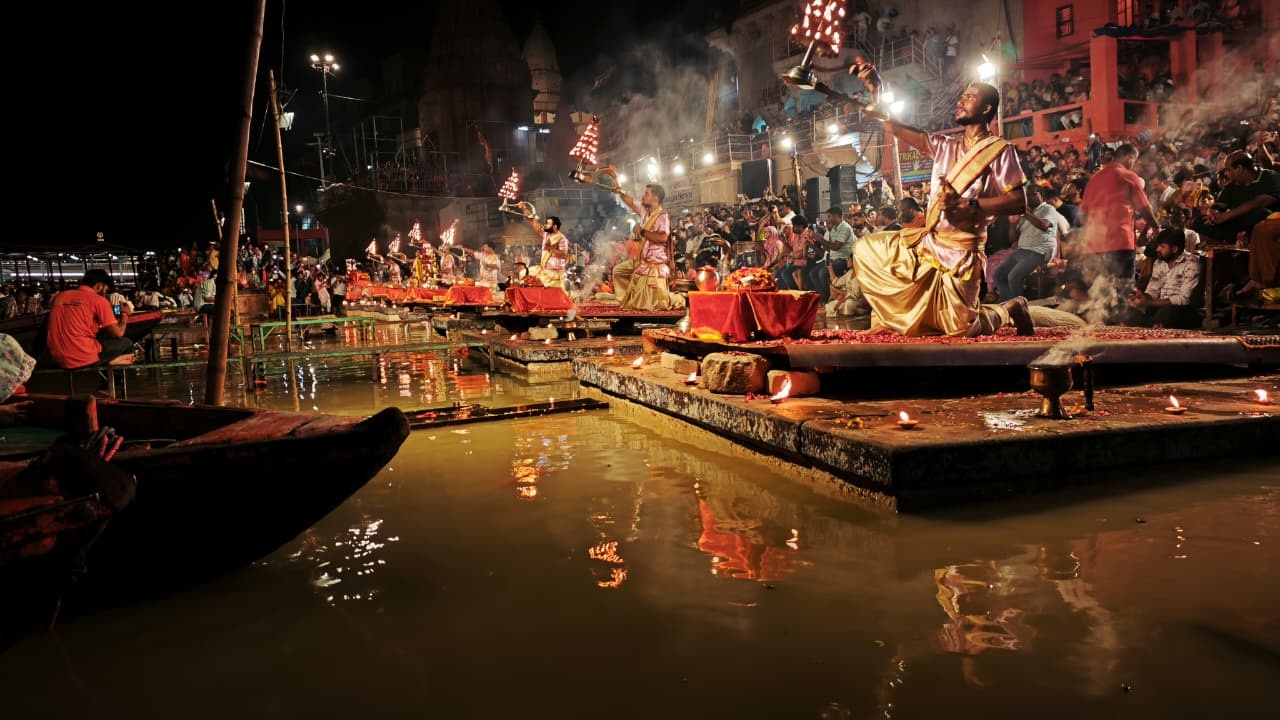 दशाश्वमेध पर बदले  स्थान पर गंगा आरती