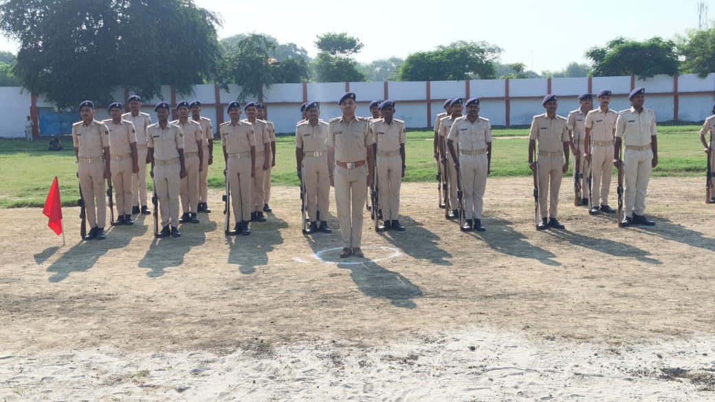 स्वतंत्रता दिवस परेड पूर्वाभ्यास का वरीय पुलिस अधीक्षक ने किया निरीक्षण