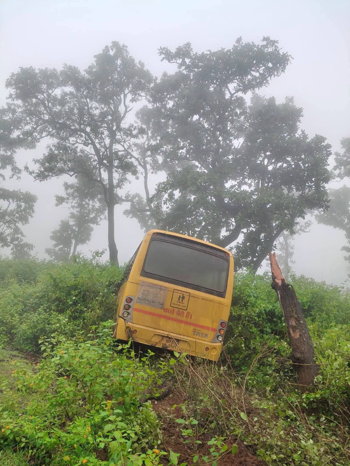 बस जिसने ऑटो को मारी टक्कर
