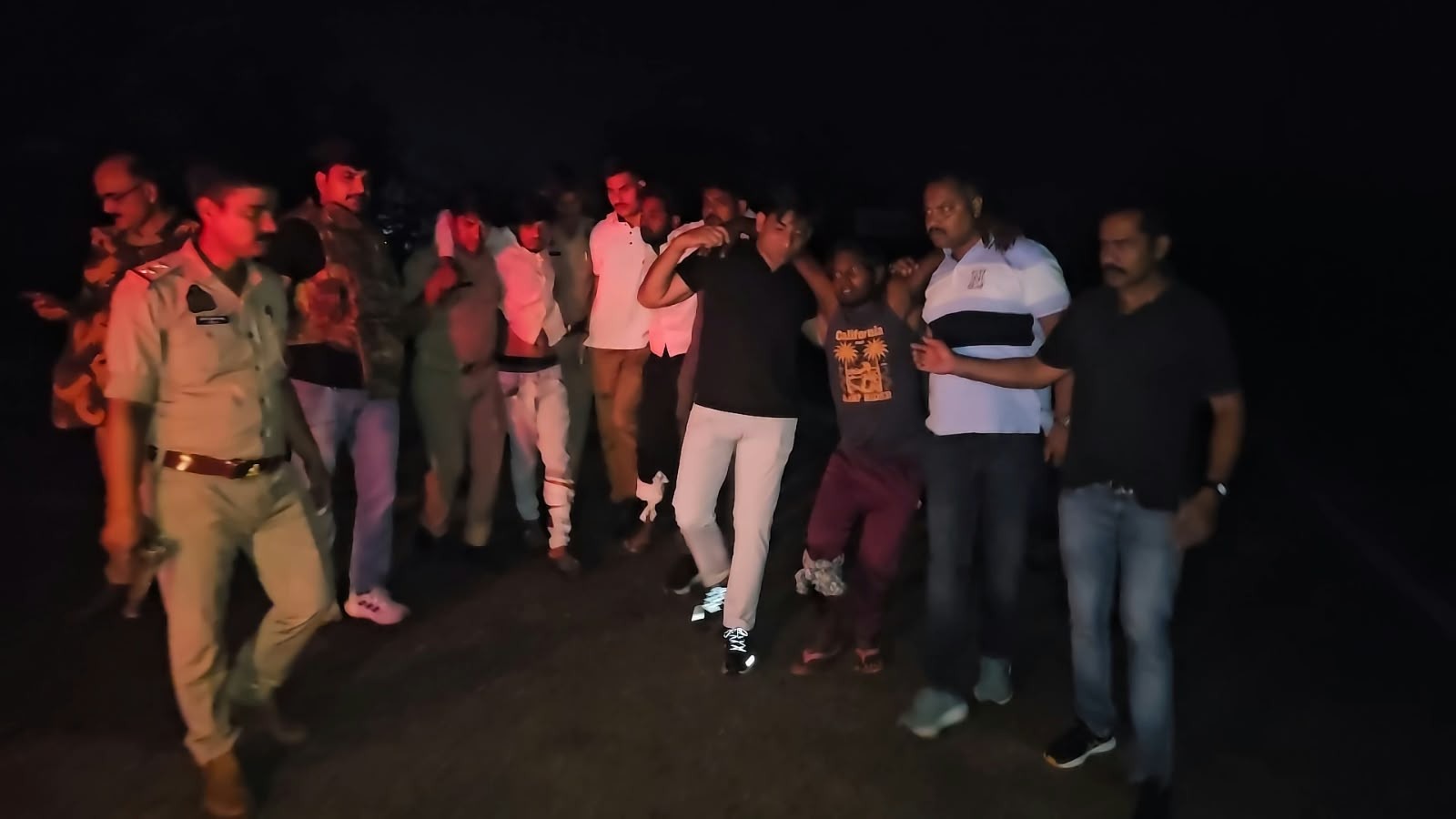 पुलिस गिरफ्त में घायल आरोपित