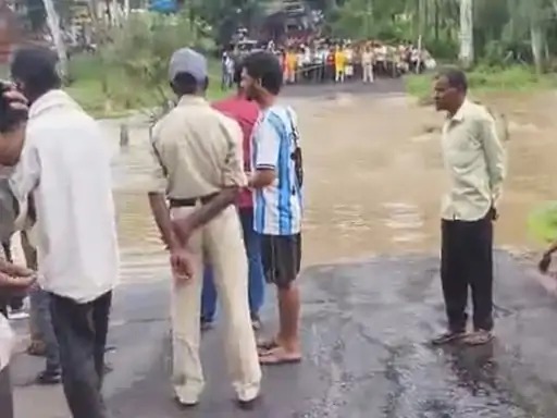 पुलिस ने आवाजाही राेकी