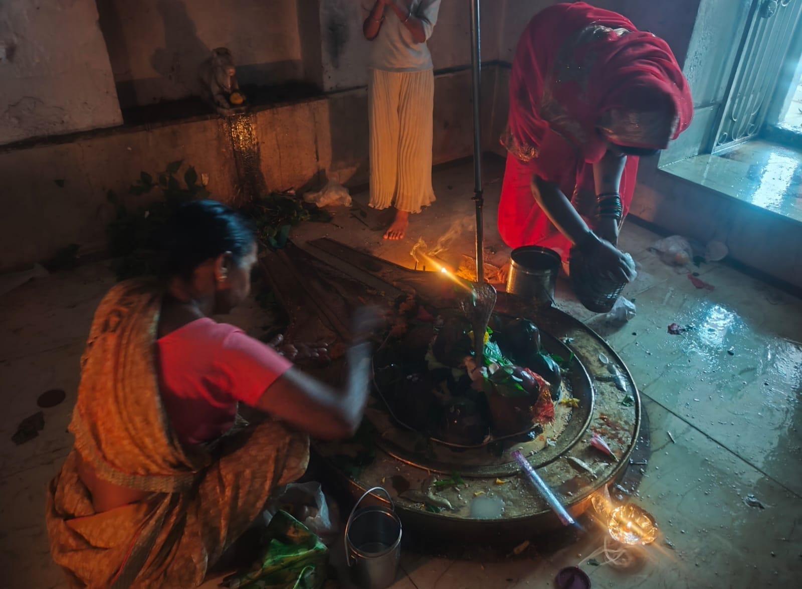 नर्मदा मंदिर में स्थपित शिवलिंग