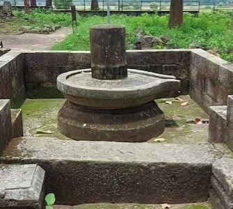 शिवलिंग की फोटो।