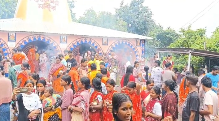 उत्तरेश्वर मंदिर पर लगी कतार