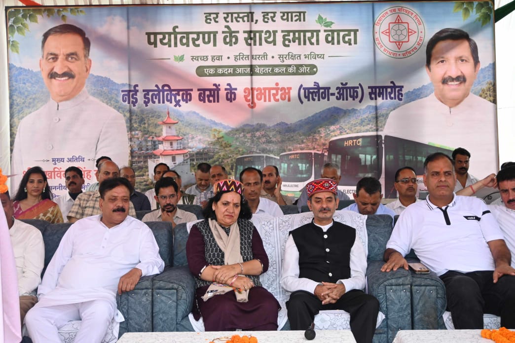 मंडी में वर्चुअल माध्यम से बस सेवाओं के शुभारंभ अवसर पर।