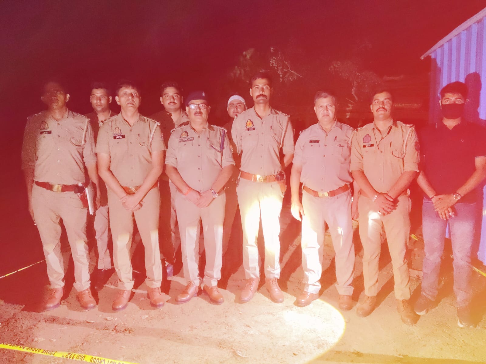 मौके पर पुलिस बल