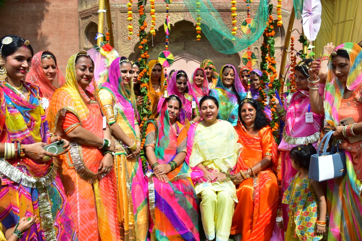 सावन में राजपूत छत्राणियों ने मनाया ‘लहरिया सीजन-1’ : संस्कृति और परंपराओं के रंगों से सजा जूनागढ़ किला परिसर