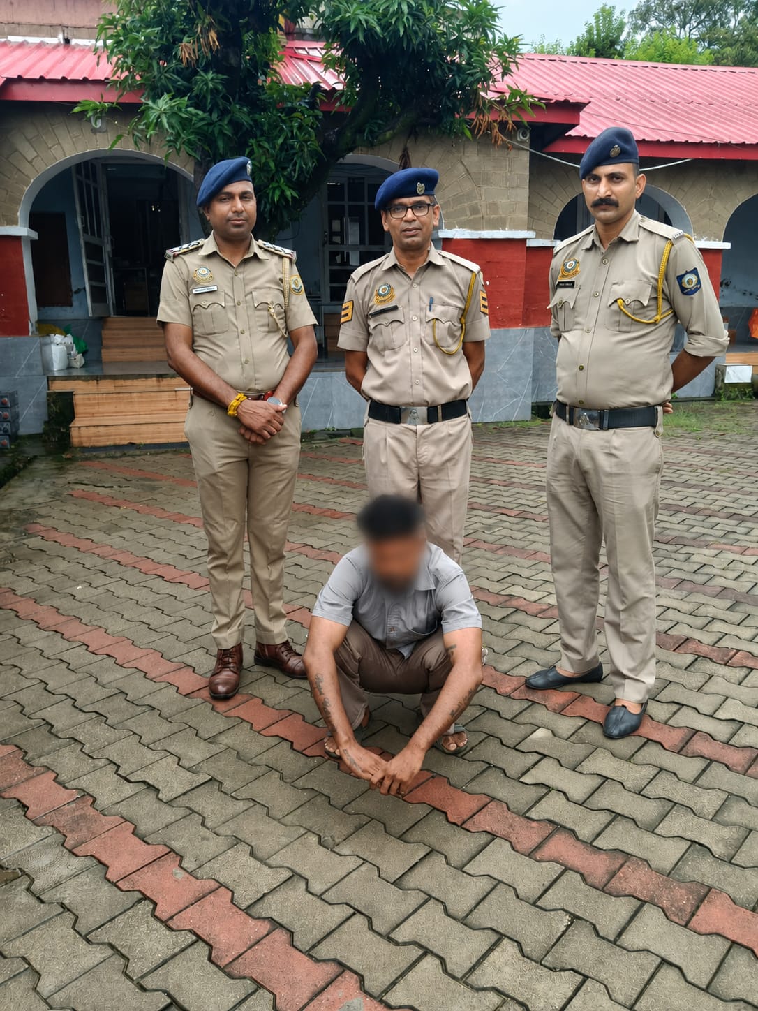 पकड़ा गया आरोपी।