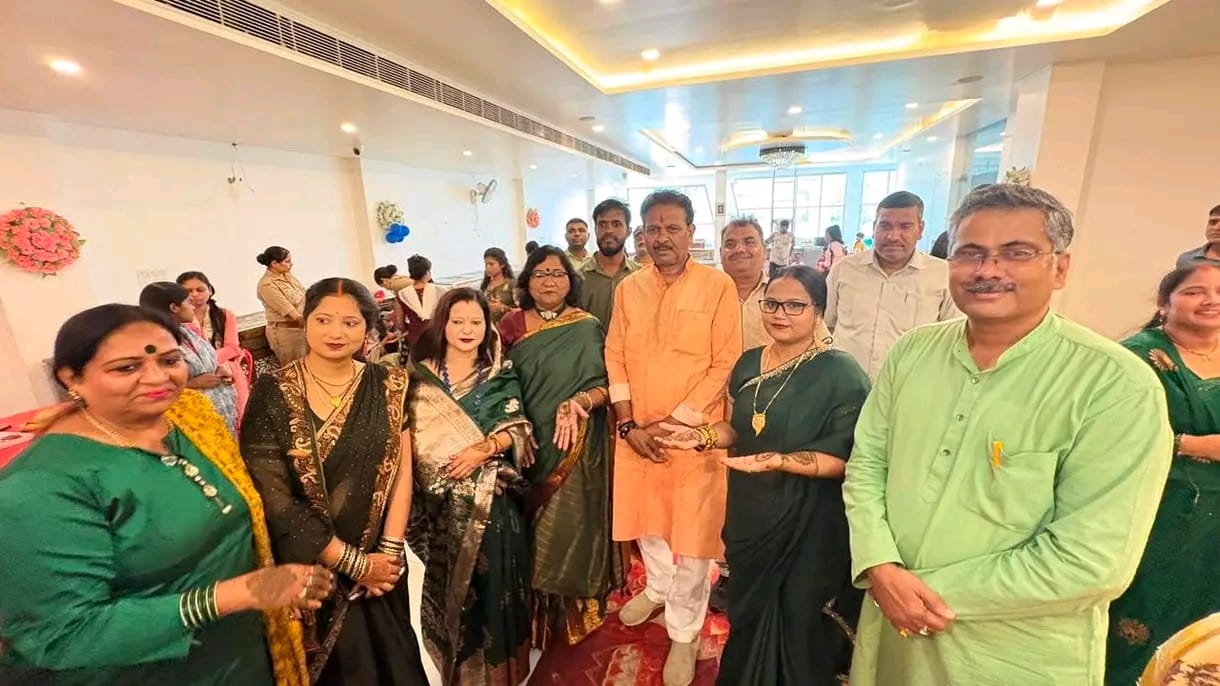 हरियाली तीज पर आयोजित कार्यक्रम को संबोधित करते हुए महापौर गणेश केसरवानी