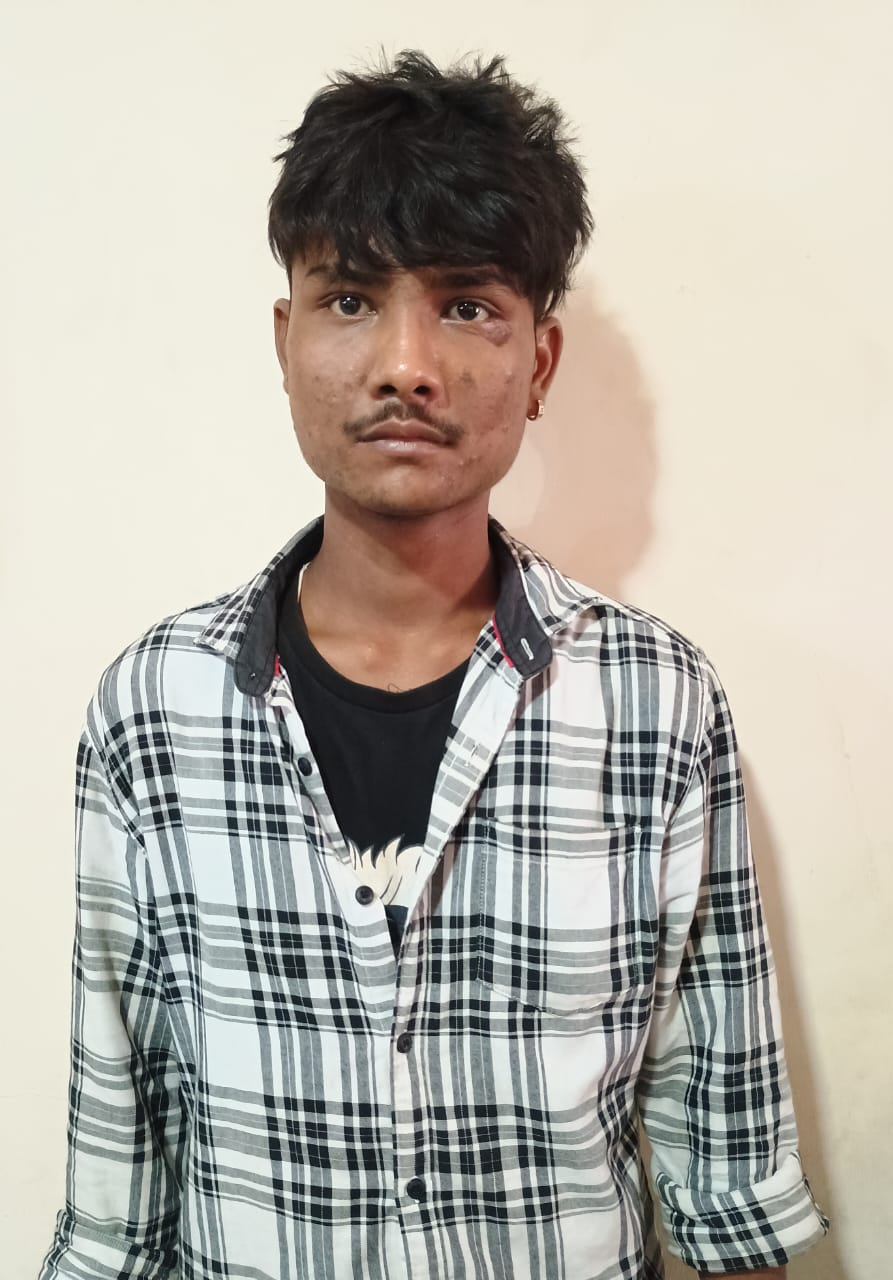 गिरफ्तार चोर की तस्वीर। गिरफ्तार चोर की तस्वीर।