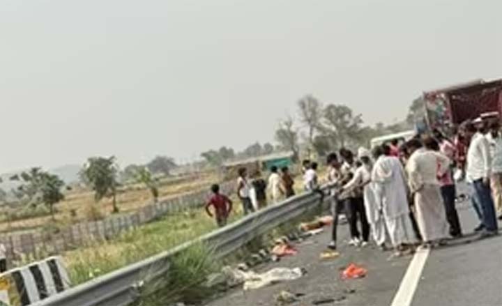 A horrific accident on the Delhi-Mumbai Expressway A horrific accident on the Delhi-Mumbai Expressway