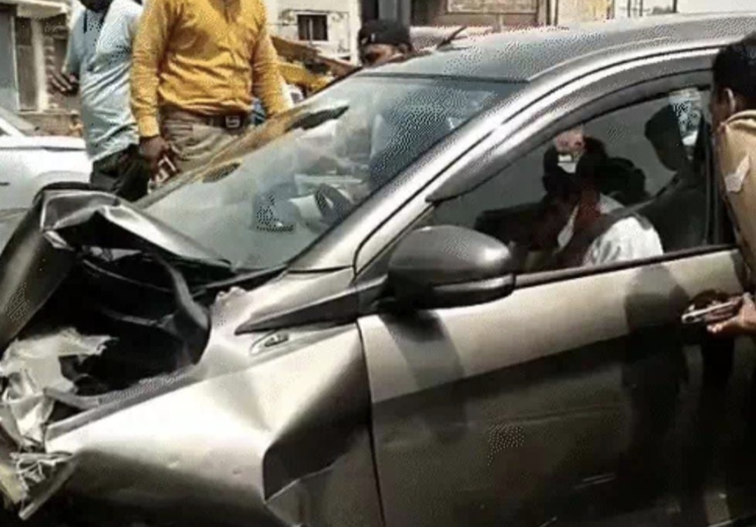 SP MP’s convoy attacked by miscreants SP MP’s convoy attacked by miscreants