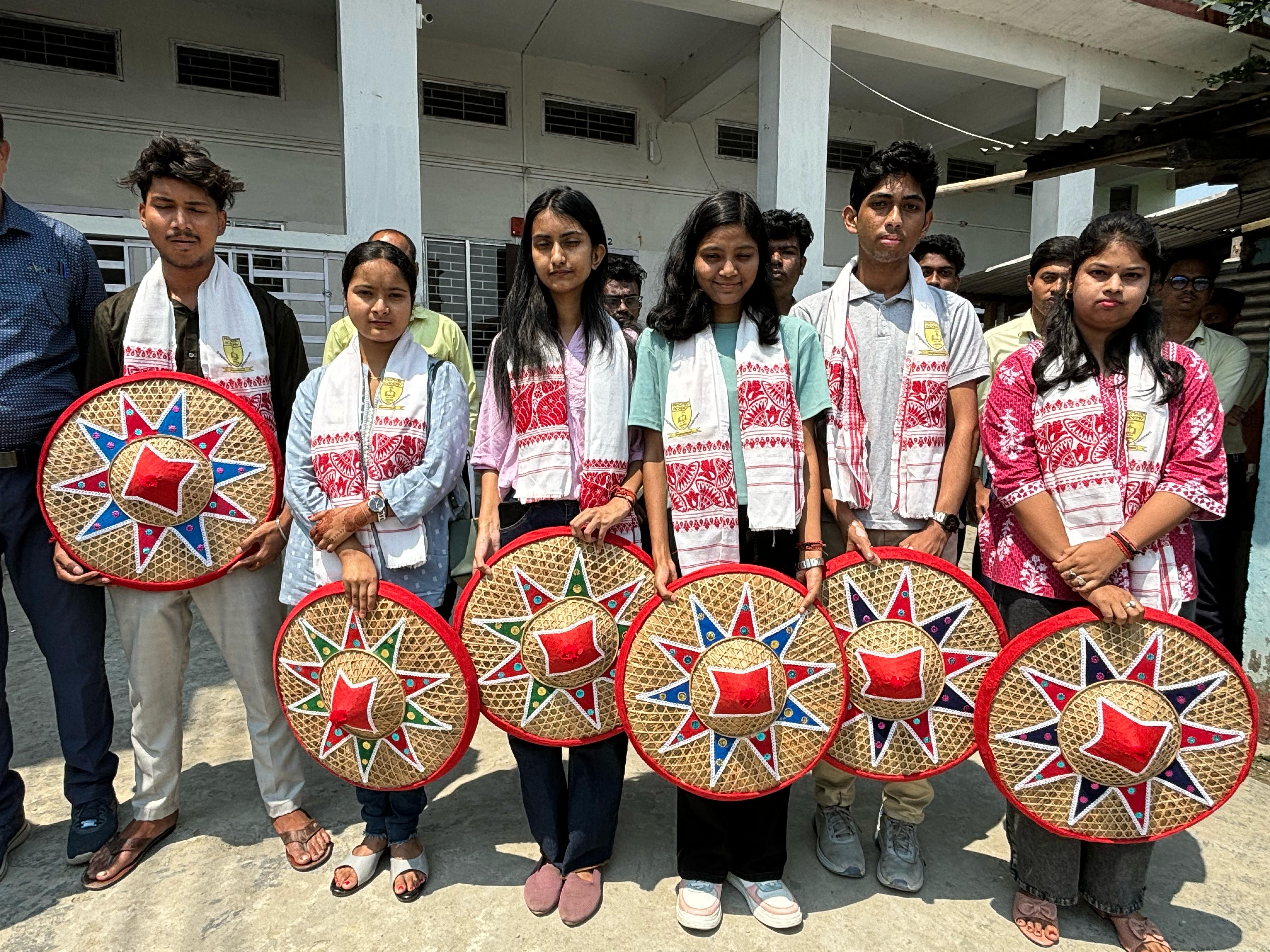 उच्चतर माध्यमिक परीक्षा में प्रैगमैटिक एकेडमी के शानदार प्रदर्शन करने वाले छात्रों की तस्वीर। उच्चतर माध्यमिक परीक्षा में प्रैगमैटिक एकेडमी के शानदार प्रदर्शन करने वाले छात्रों की तस्वीर।