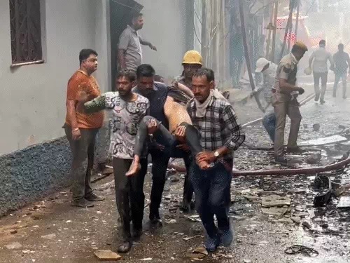 Efforts to rescue people trapped in the hotel. Efforts to rescue people trapped in the hotel.