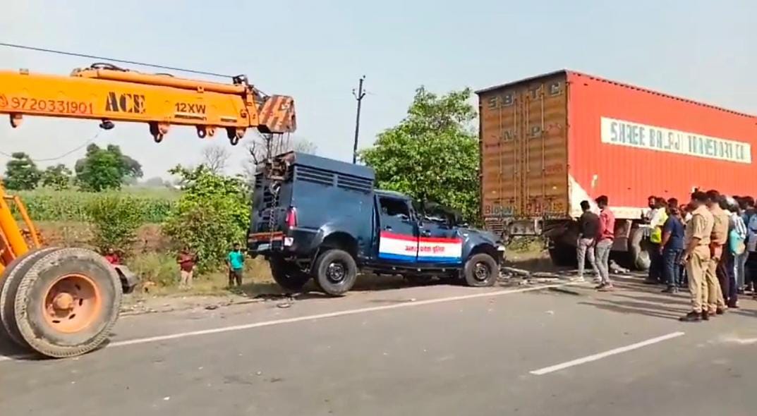 A police van carrying a prisoner to Muzaffarnagar collided with a parked canter on Thursday A police van carrying a prisoner to Muzaffarnagar collided with a parked canter on Thursday