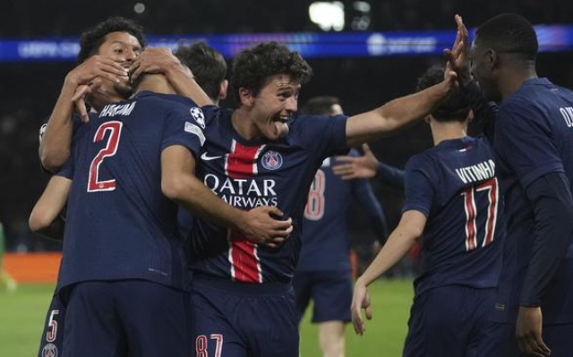 PSG players celebrating after the victory.
