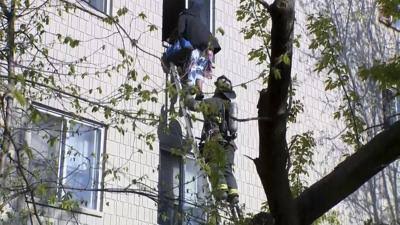Residents jump from windows during Milwaukee apartment