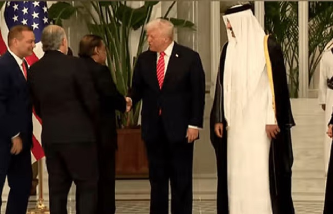 RIL chief Mukesh Ambani meeting with the Tump. RIL chief Mukesh Ambani meeting with the Tump.