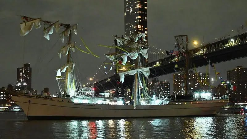 Damaged masts on the Mexican Navy training ship Cuauhtémoc after it crashed into New York City's Brooklyn Bridge Damaged masts on the Mexican Navy training ship Cuauhtémoc after it crashed into New York City's Brooklyn Bridge