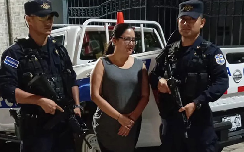 The Attorney General's Office of El Salvador has posted a photo of the arrest of Ruth Eleonora Lopez on their X page. The Attorney General's Office of El Salvador has posted a photo of the arrest of Ruth Eleonora Lopez on their X page.