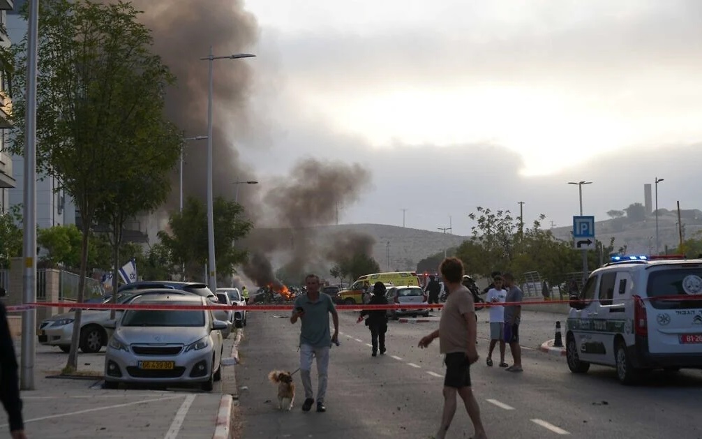 Iranian missile hit Beersheba, damaging nearby residential areas. Iranian missile hit Beersheba, damaging nearby residential areas.