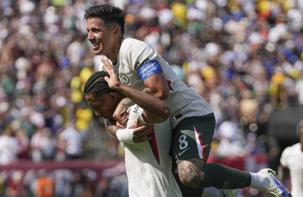 Chelsea's Enzo Fernandez jumped on Joao Pedro after he scored his second goal against Fluminense.