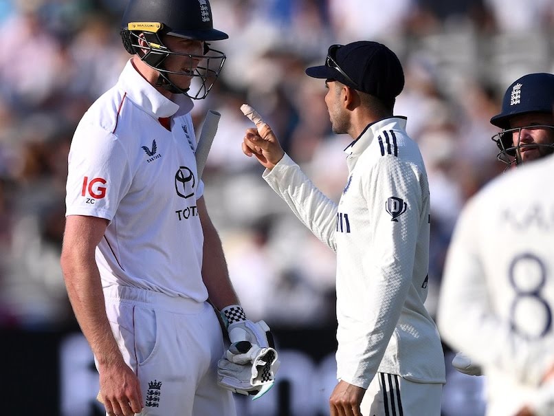 Shubman Gill collided with Zak Crawley in the last over of the day Shubman Gill collided with Zak Crawley in the last over of the day