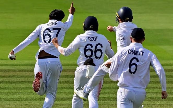 England beat India by 22 runs despite Jadeja's valiant effort. England beat India by 22 runs despite Jadeja's valiant effort.