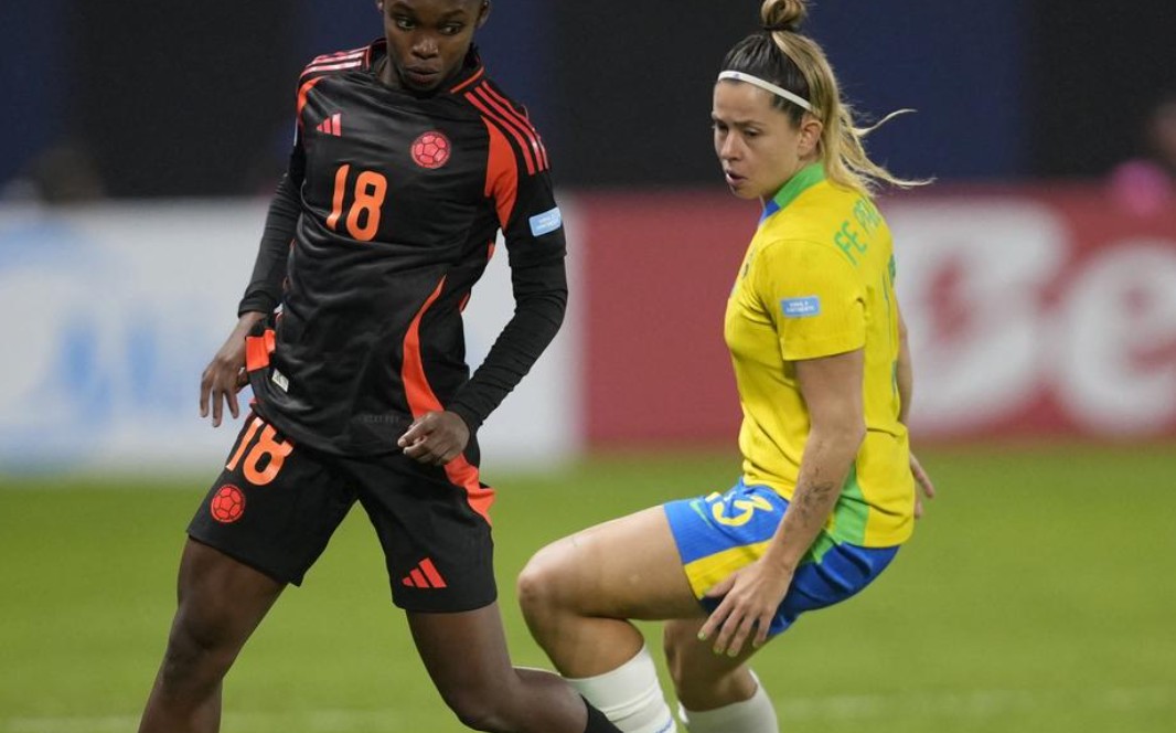 Brazil's Fe Palermo and Colombia's Linda Caicedo