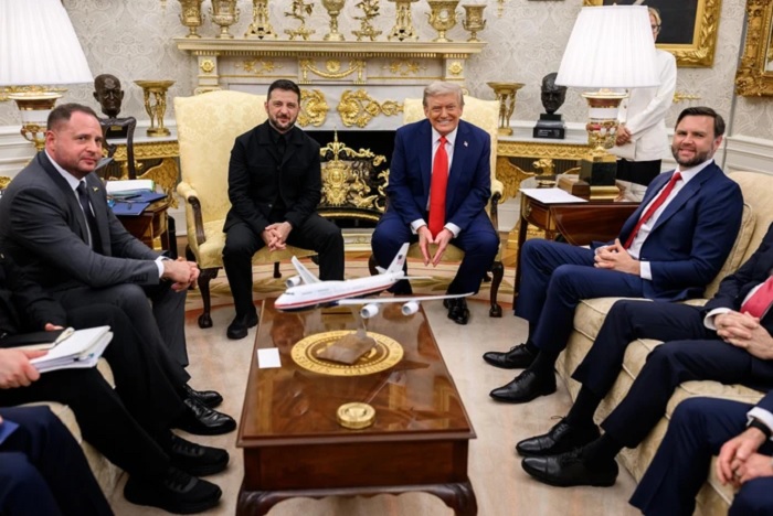 During the meeting between U.S. President Donald Trump and Ukrainian President Volodymyr Zelensky During the meeting between U.S. President Donald Trump and Ukrainian President Volodymyr Zelensky