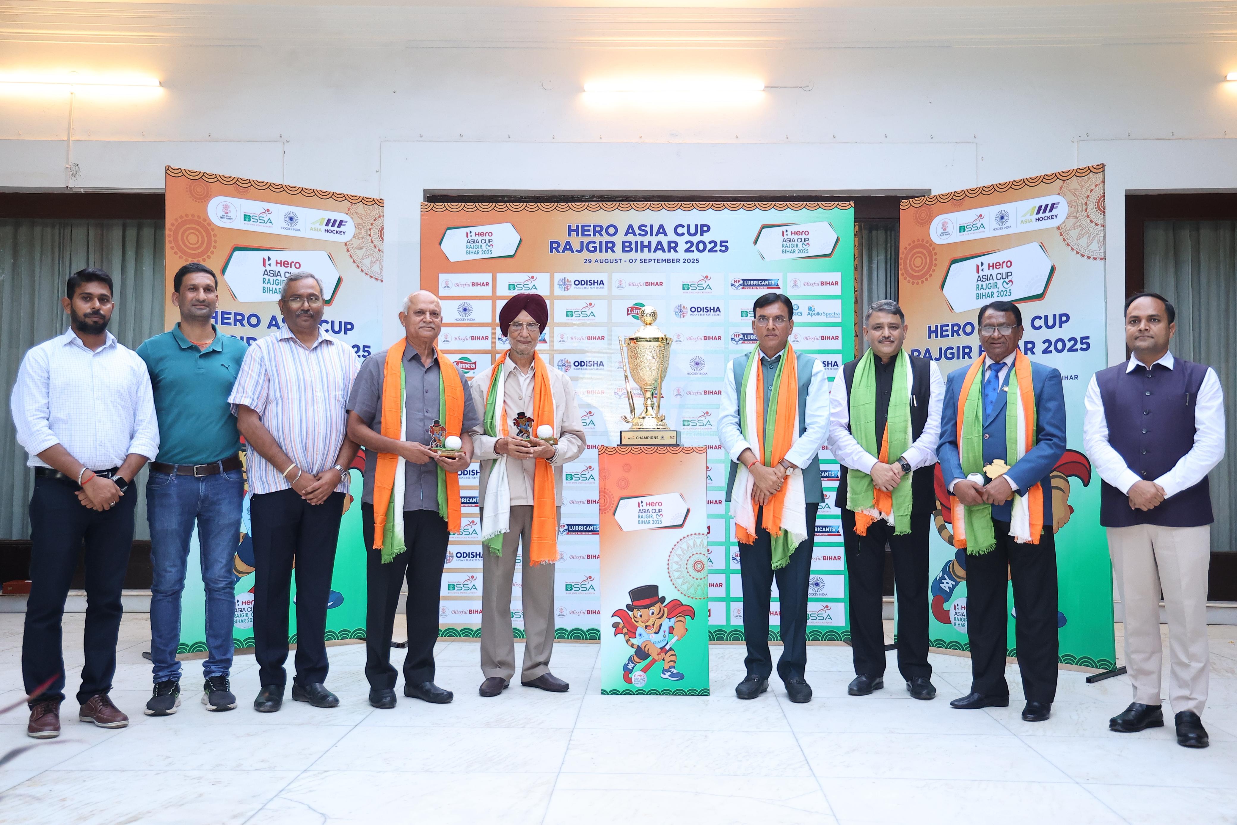 Sports Minister Mansukh Mandaviya Unveils Hockey Asia Cup 2025 Trophy in New Delhi Sports Minister Mansukh Mandaviya Unveils Hockey Asia Cup 2025 Trophy in New Delhi
