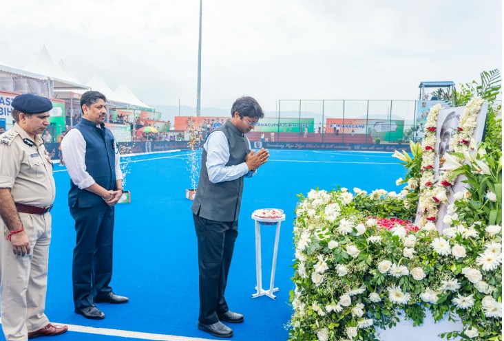 Dilip Tirkey paying floral tribute to Major Dhyan Chand