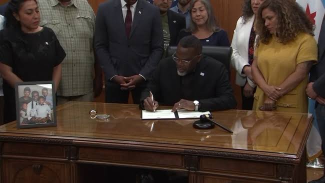 Chicago Mayor Brandon Johnson Signs Executive Order to Resist Trump's Imminent Immigration Crackdown