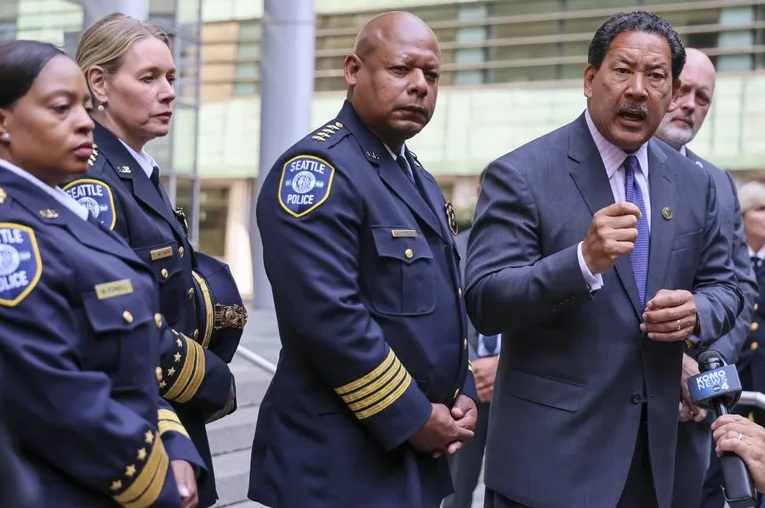 A senior police officer in Seattle speaking to journalists.