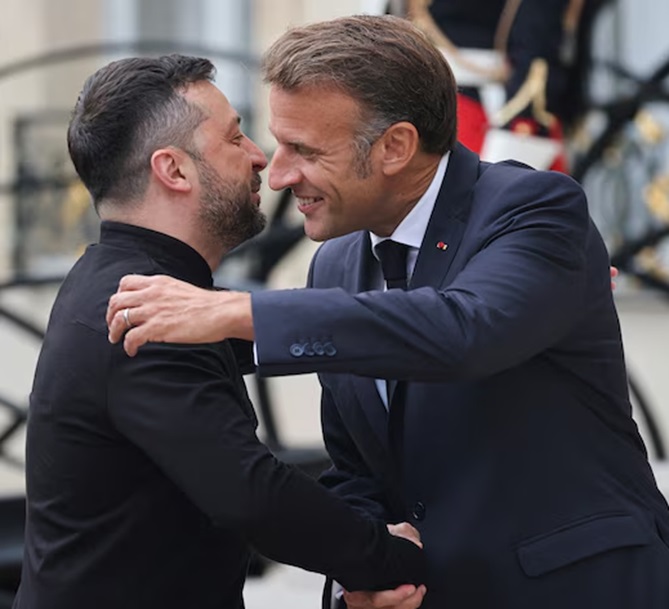 Ukrainian President Volodymyr Zelensky meets French President Emmanuel Macron