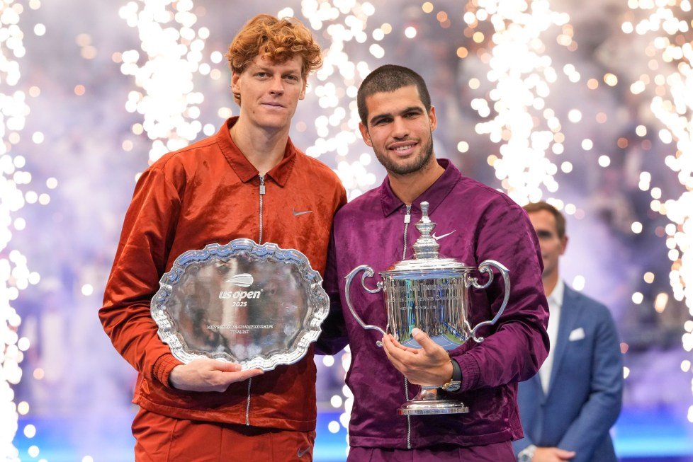Carlos Alcaraz of Spain in(R) celebrates with the trophy alongside runner-up Jannik Sinner of Italy(L) after winning the 2025 U.S. Open men’s singles final in New York.(Sep 7,2025)