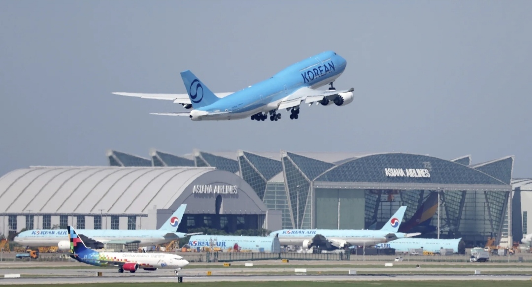 Korean Air Charters Flight to Repatriate Hundreds Detained in US Immigration Sweep