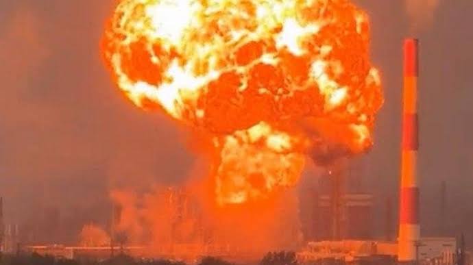 Fire Breaks Out at Russian Oil Refinery After Drone Assault Fire Breaks Out at Russian Oil Refinery After Drone Assault