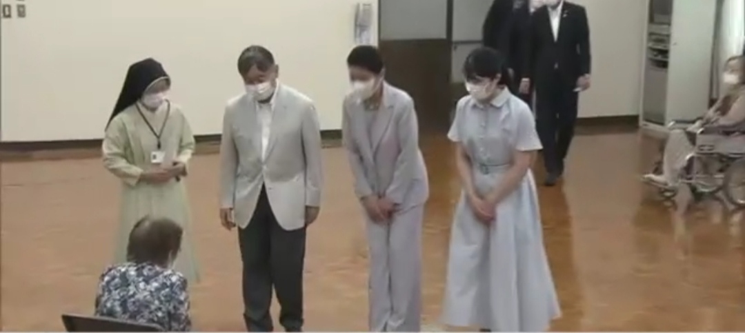 A Royal Tribute: Japan’s Emperor Meets Hiroshima Survivors, Rekindles Call for Peace