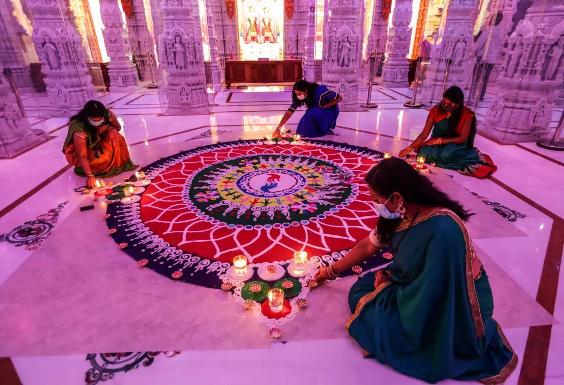 Women creating rangoli during Diwali celebrations in Chino Hills, California, in November 2020. Photo: Los Angeles Times