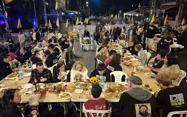 Families of Hostages Turn Sukkot into a Vigil Outside Netanyahu’s Home Families of Hostages Turn Sukkot into a Vigil Outside Netanyahu’s Home